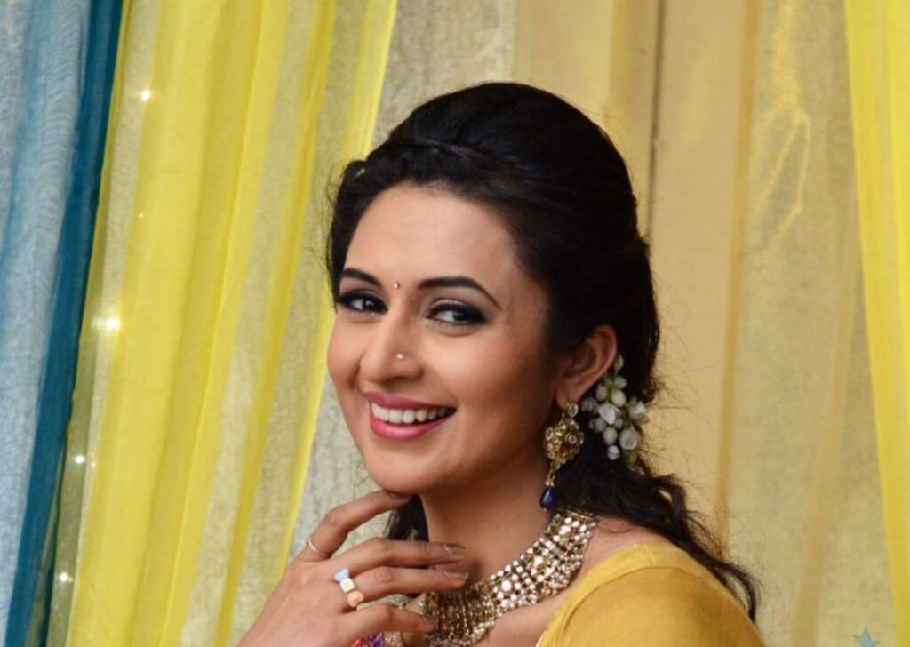 divyanka-tripathi-wiki-height-weight-age-affairs-biography